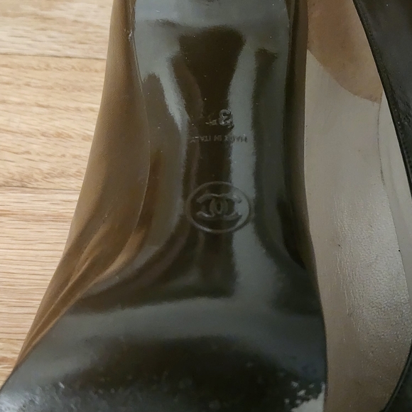 Vintage Chanel Black Leather Vernis Cap Toe Heels - Picture 4 of 7